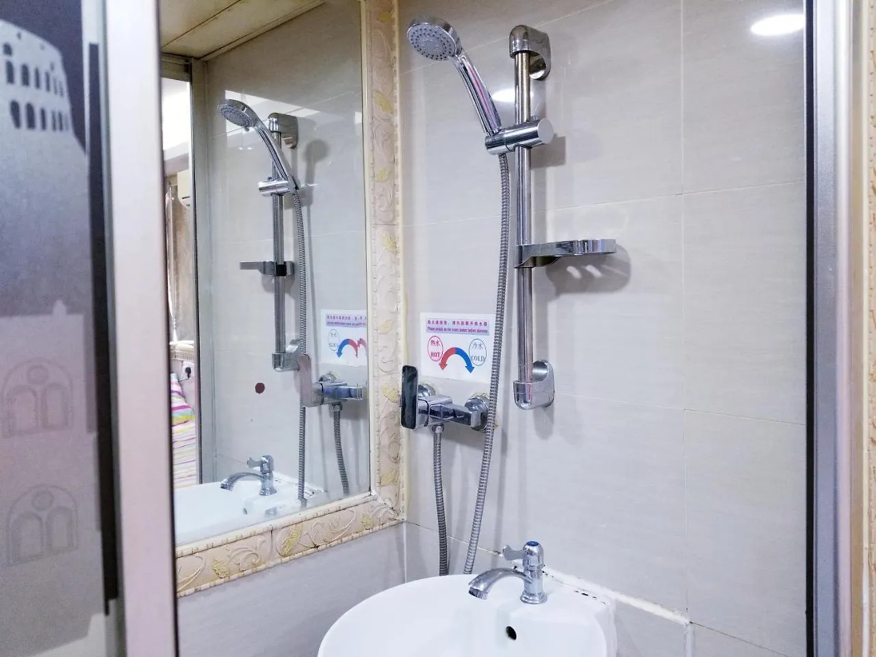 Longwin Hostel Hong Kong 2*,
